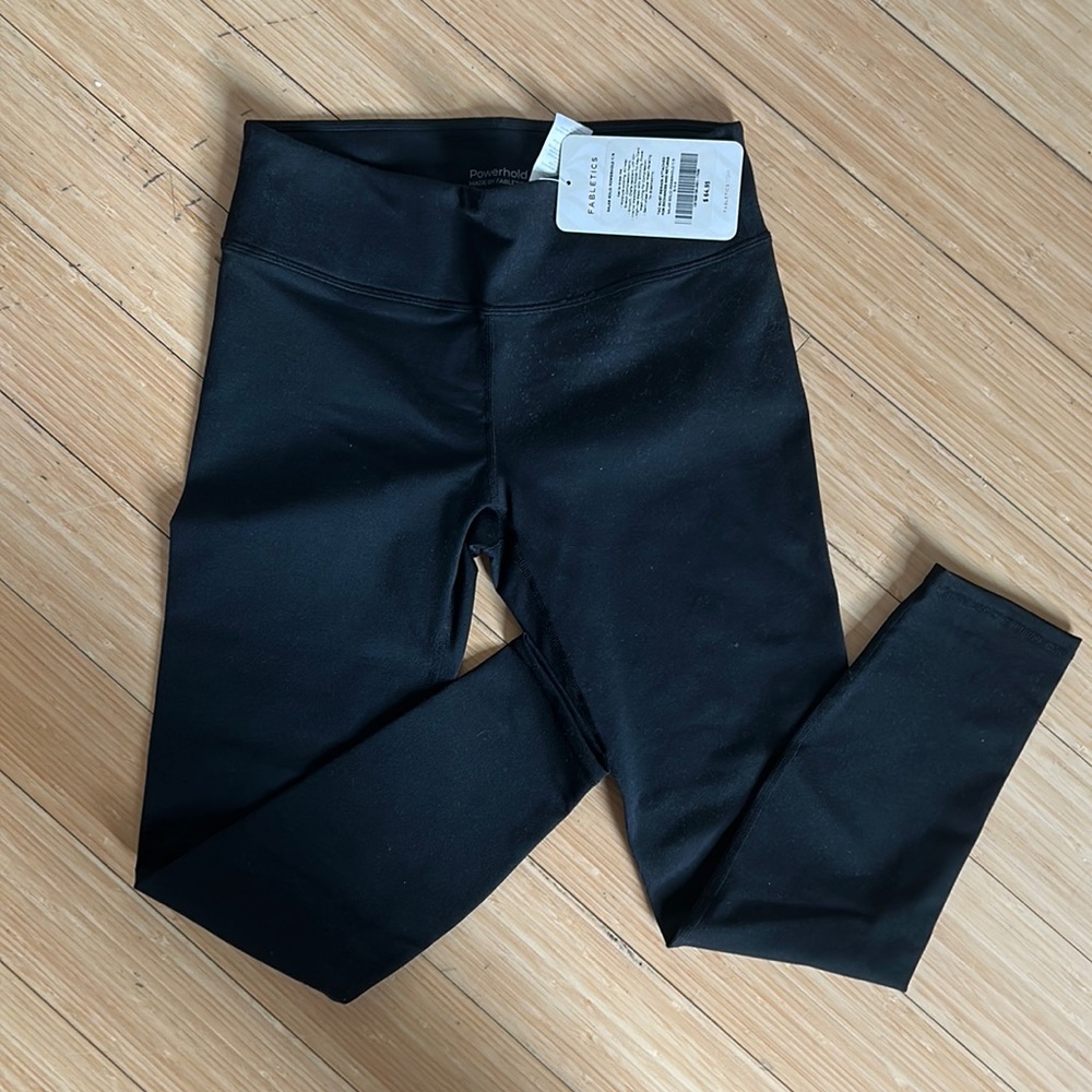 NWT Fabletics Salar Solid Powerhold 7/8 leggings black